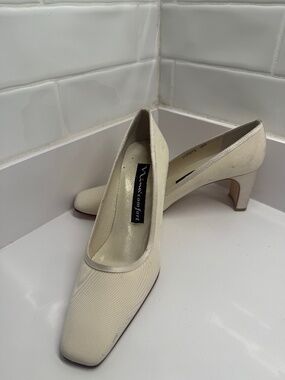 NINA COMFORT SHOE - 8 1/2 NEW